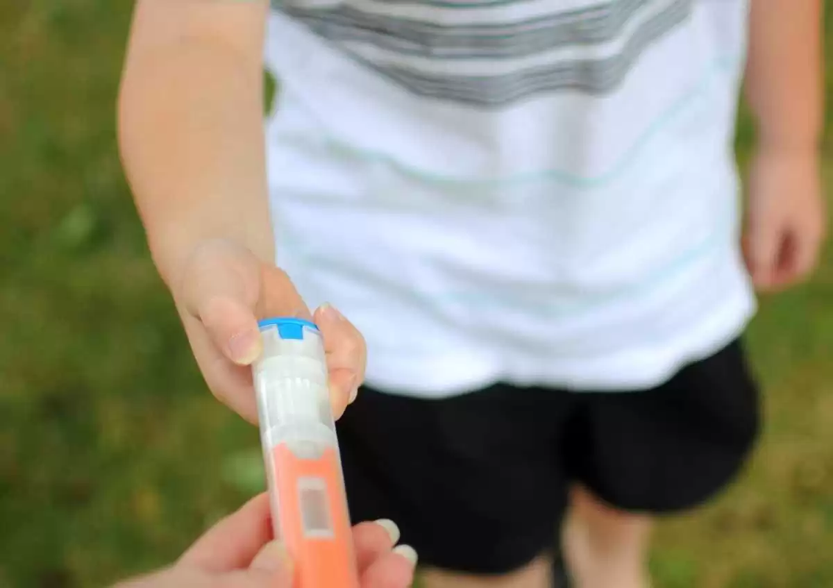 Çocuklarda Adrenalin Oto-Enjektör Kullanımı